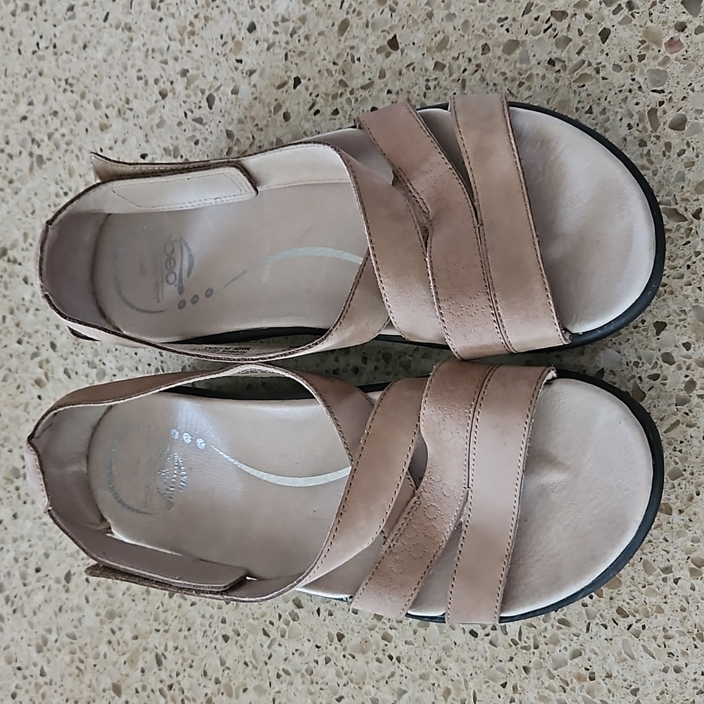 Women's size 9 Neutral Abeo tan sandals - Picture 6 of 10